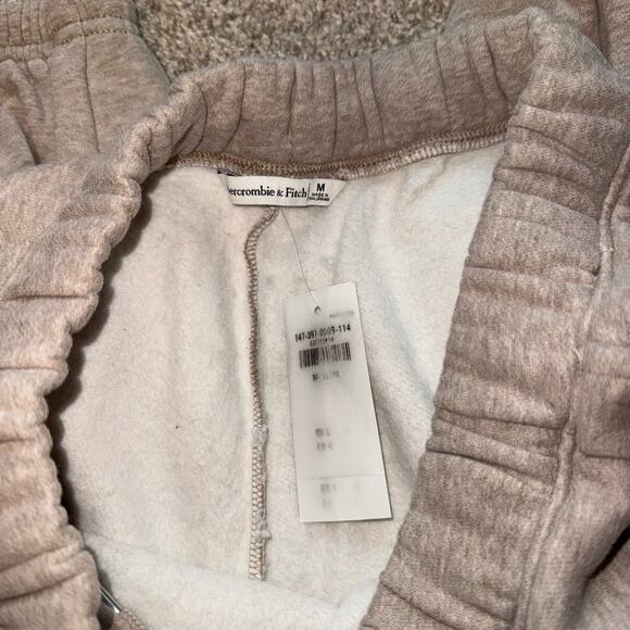 NWT! Abercrombie - Essential Oversized Cargo Sunday Sweatpant - Brown, Medium - Picture 4 of 4